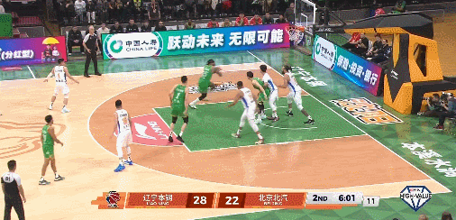 辽宁男篮vs北京男篮 麦基今天对位莫兰德，一节半3个犯规，进攻端也只有2分 