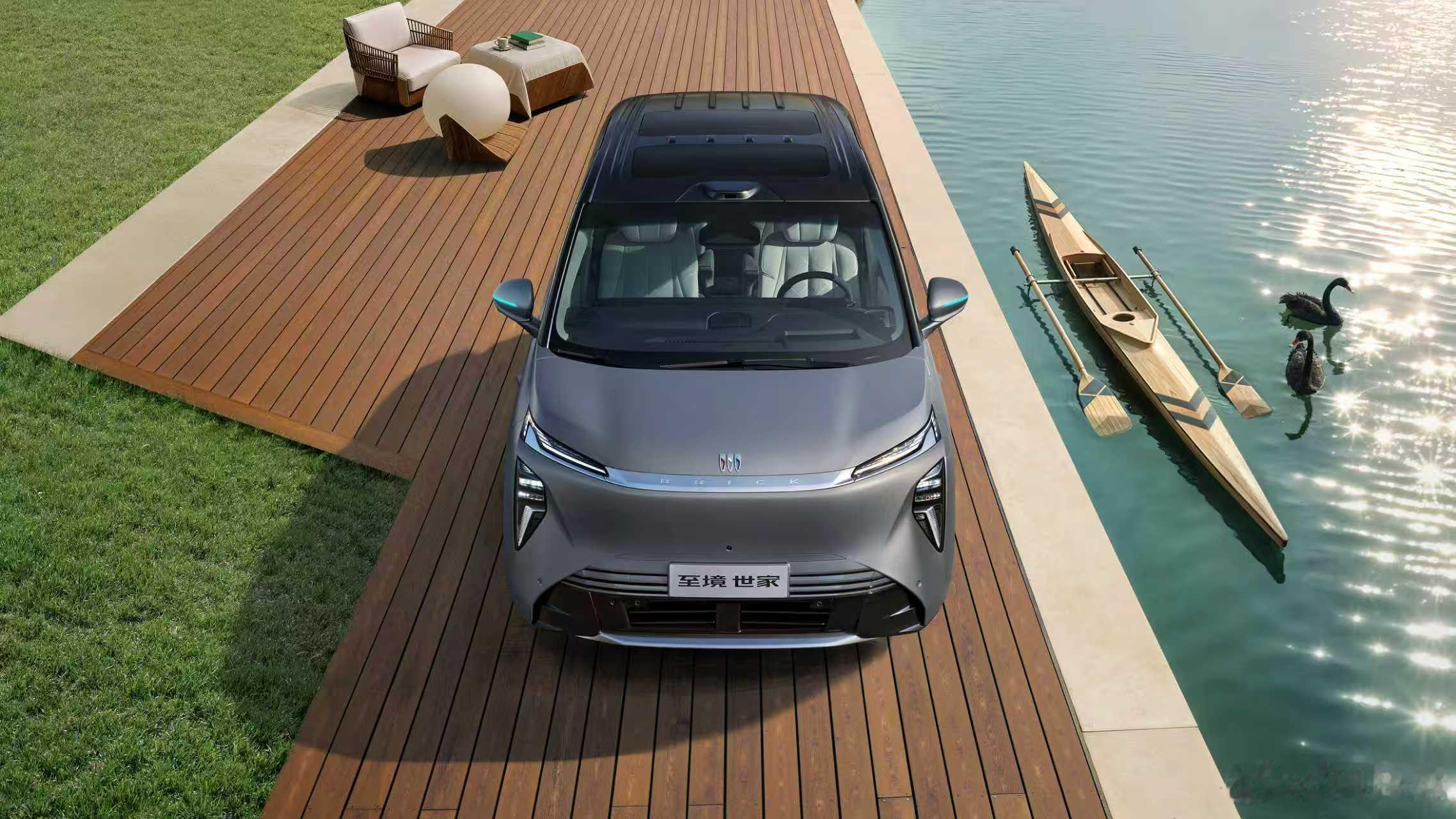 至境世家纯电版首发专属“哑光灰”双拼色高定涂装，是行业首款双色哑光质感涂装的豪华