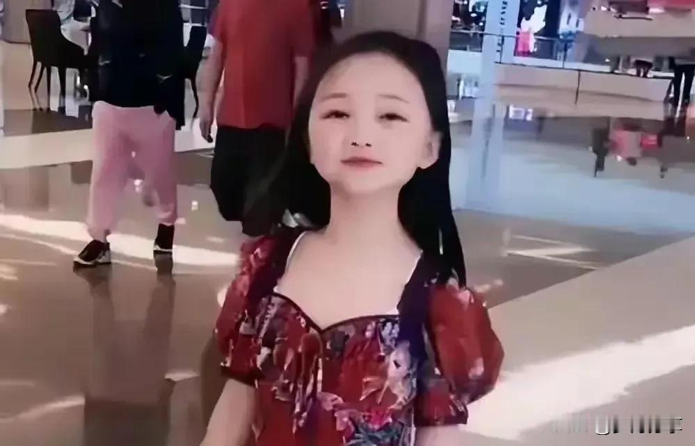 有很多男人喜欢找矮个子的女人为妻，他们认为个子矮的女人小巧玲珑，躺在床上就像一个
