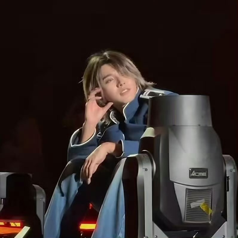 不行 我必须说 这个好妹啊 啊啊啊啊他还知道脸颊比心 甚至两边都比