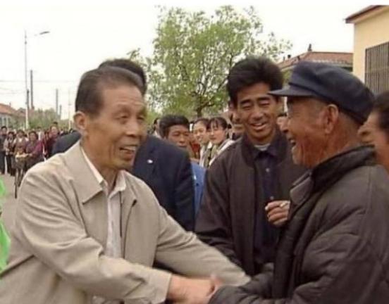 1991年，寿光县委书记王伯祥调任，前往潍坊担任副市长，然而他在临走前，竟将院子