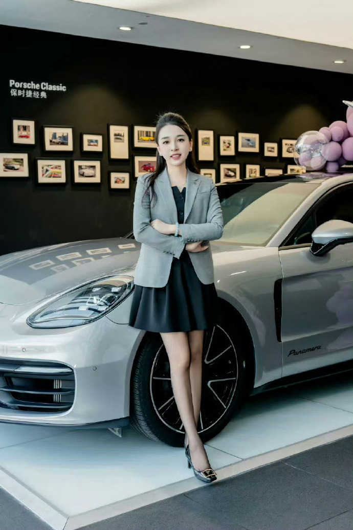 这位美女又上榜了，并且又喜提热搜啦。都不知道她上过了多少次了，反正保时捷的销售是