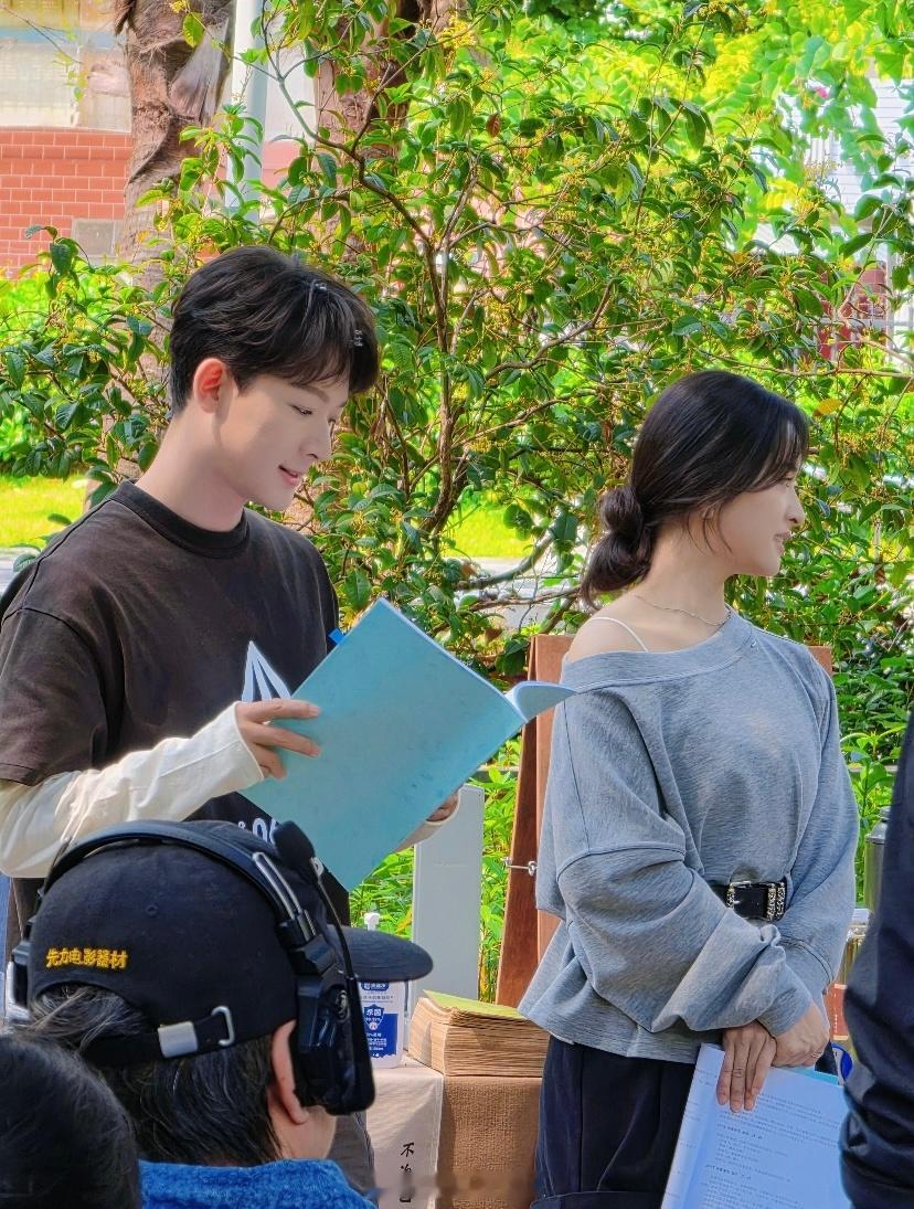 拍摄顺利张晚意沈月新剧同框路透张晚意沈月但愿人长久同框