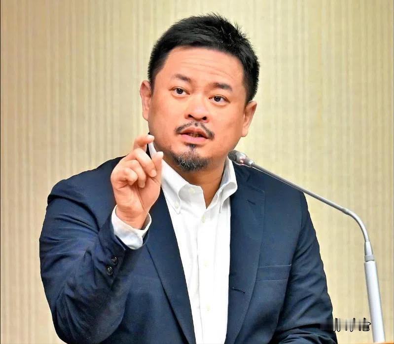 绿高官真不怕“有去无回”？
新加坡联合早报9月2日报道：“台湾劳动部门负责人洪申