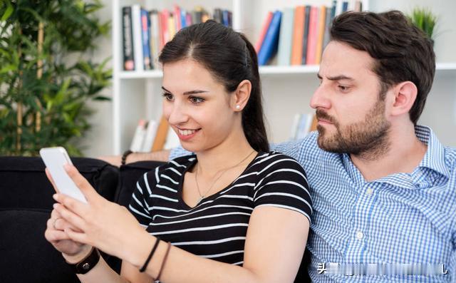 识别女人想离婚的5大异常表现，婚姻危机预警！

以下是比较常见的几个表现：

1