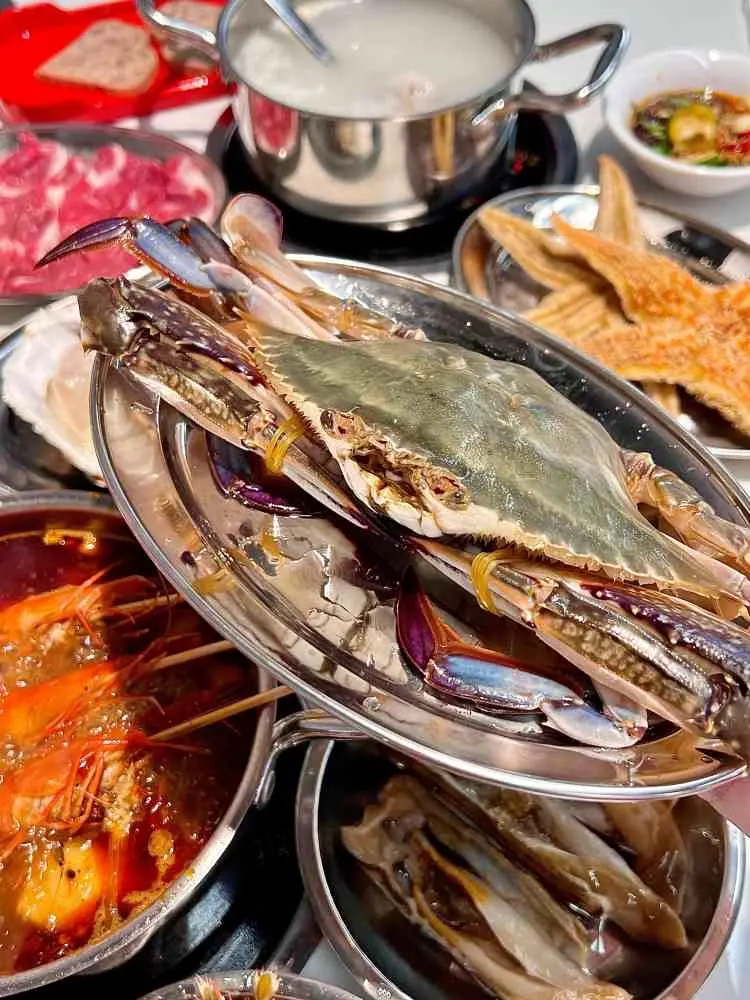 上海新开的平价海鲜火锅。