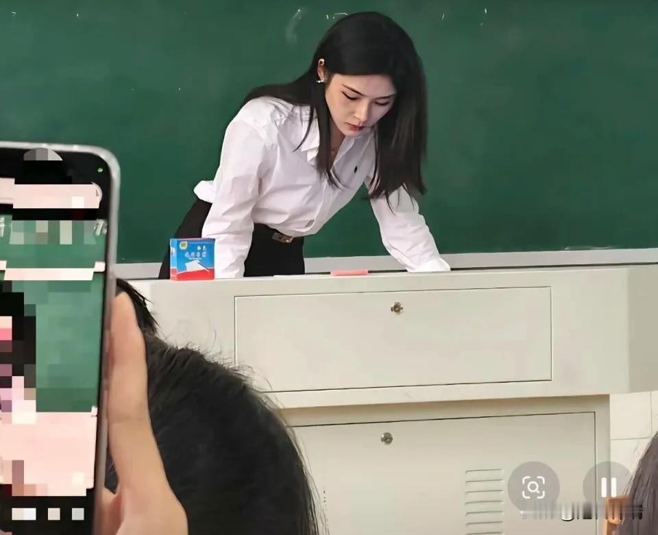 湖南一大学女老师因颜值意外走红，网友称“遇见过最美的老师”！本人回应：优秀教师很