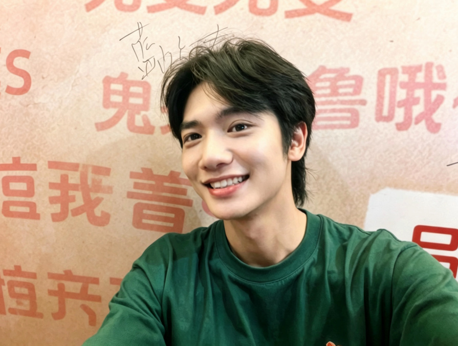 木生这个演员线下没那么突出，但是电影里面是上镜的。 