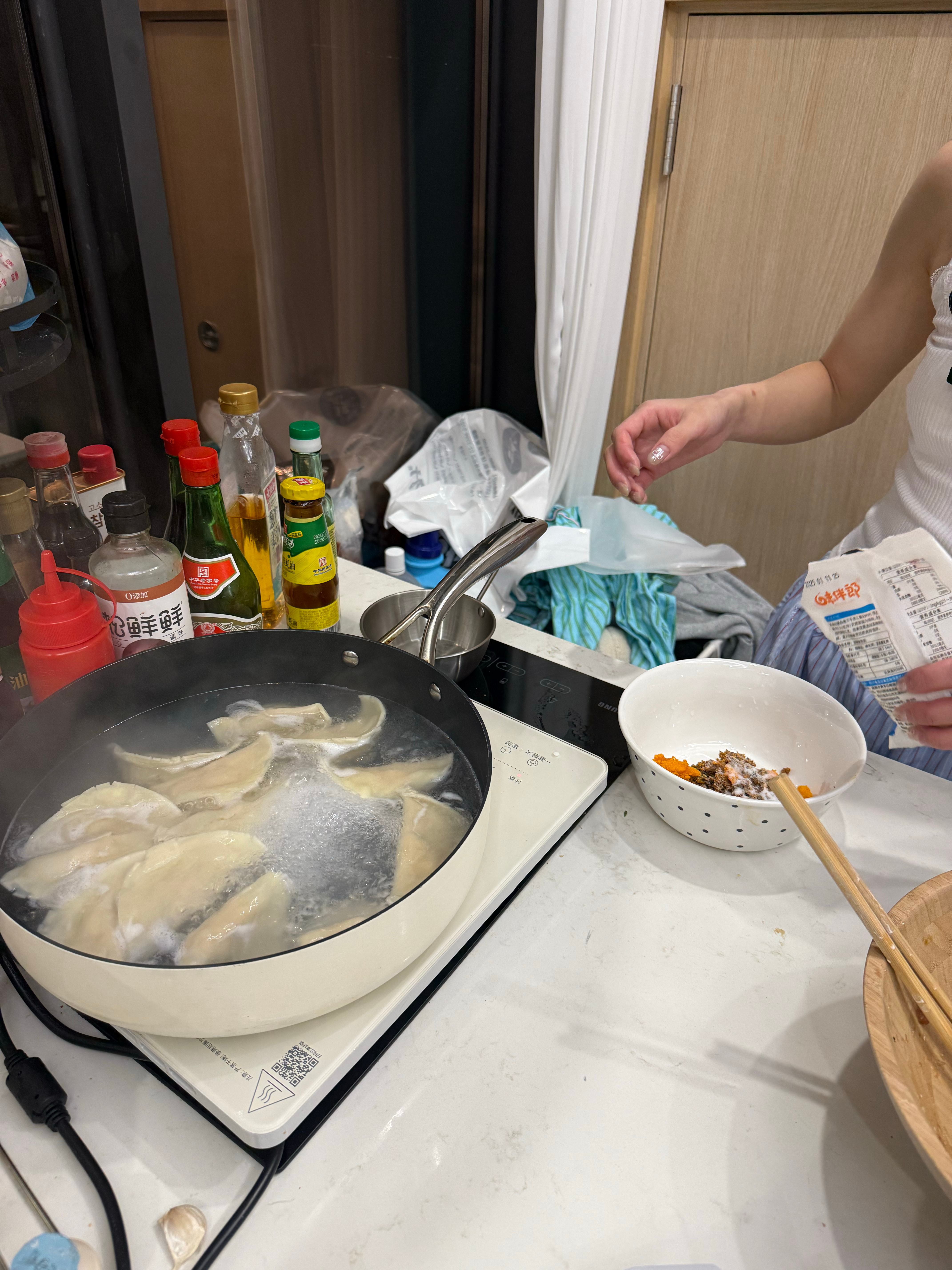 今天好，时间过的真快，已经是这边的9点半了。 