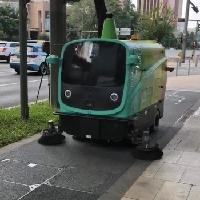 清洁工也快下岗了！深圳市区已经出现了AI智能清洁车。
       虽然上海20