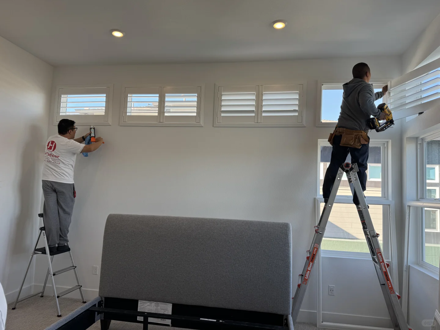 求助！挑高卧室小窗装什么窗帘