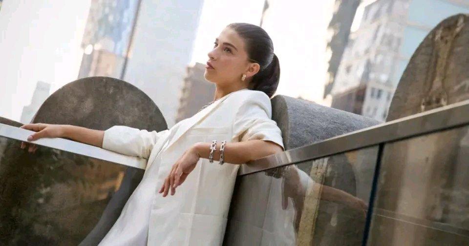 最近网上疯传“比尔·盖茨女儿创业狂赚1.8亿美元，被曝违规电诈或面临20年监禁”