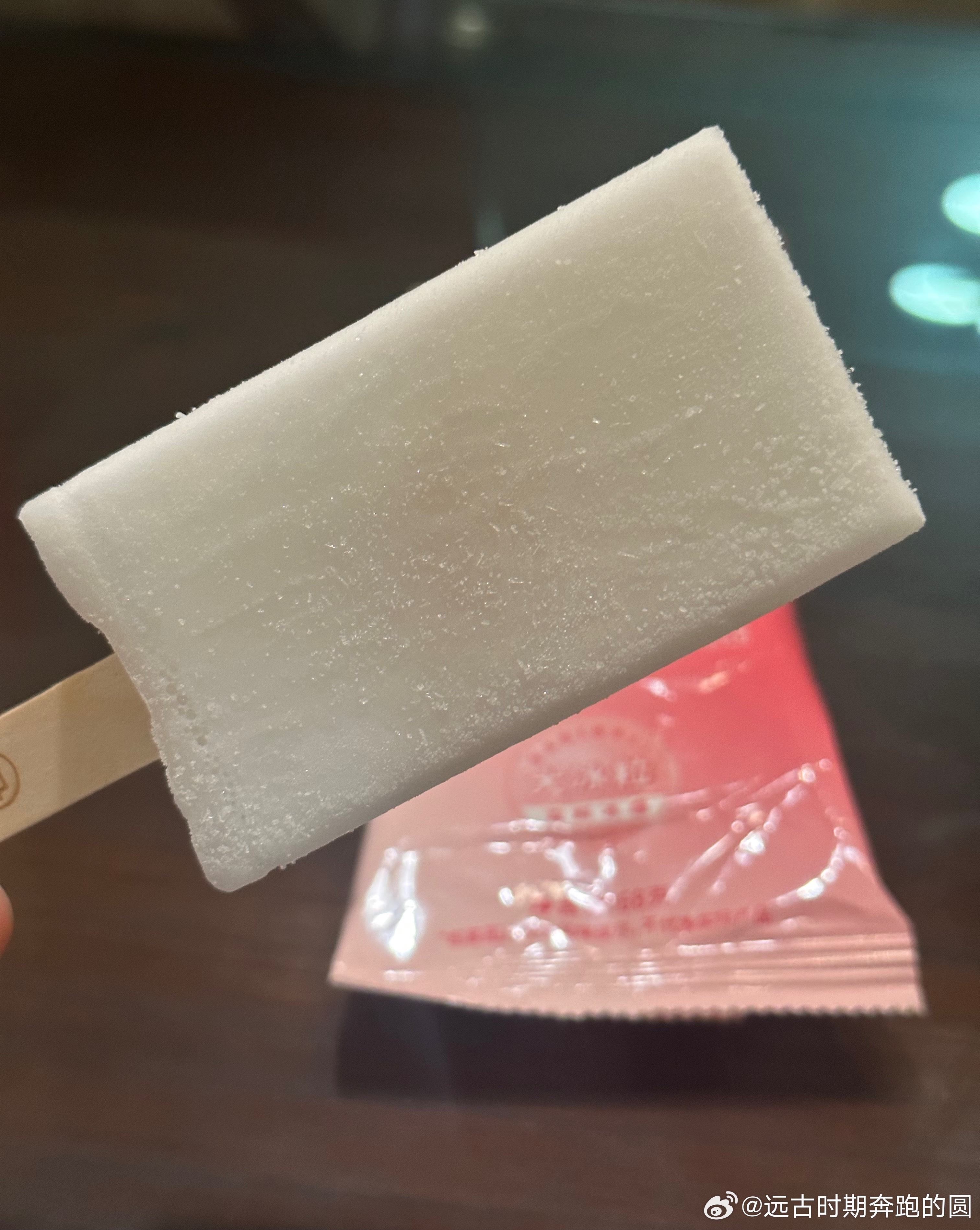 吃个冰棍感觉这两天嘴巴好渴无比想喝饮料类先让嘴巴过把瘾 