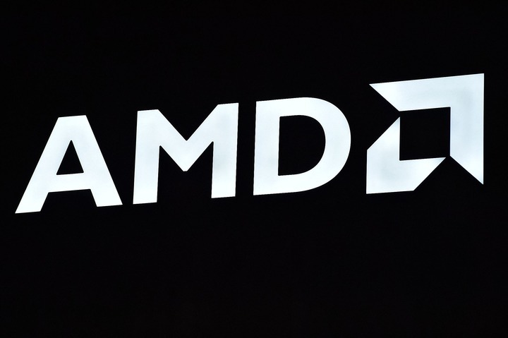【外媒：#AMD宣布将重启对华出口AI芯片#】据新加坡《联合早报》网站7月16日