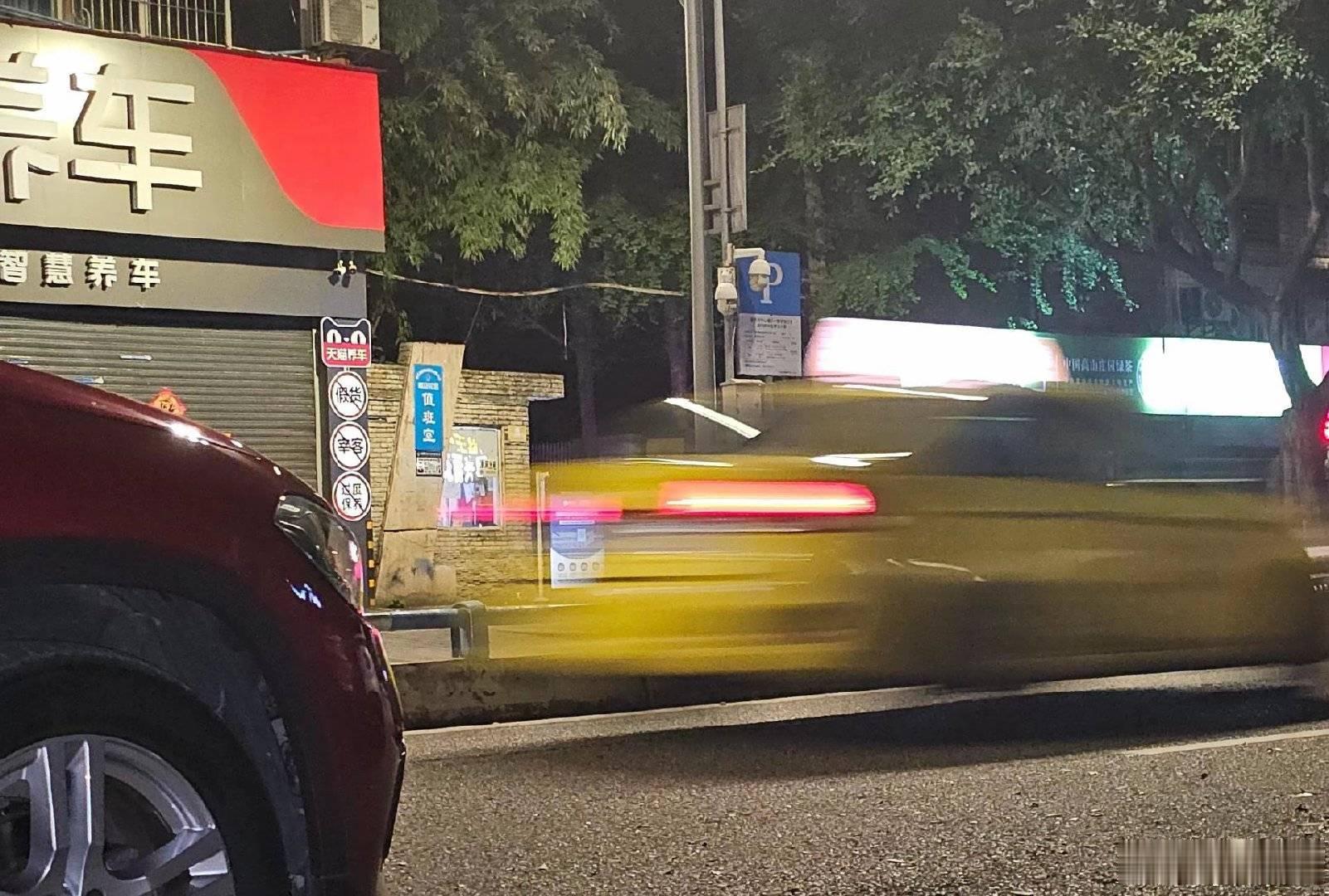🔻感谢网友分享。🔻嘞逗是黄色发拉利。 ​​​