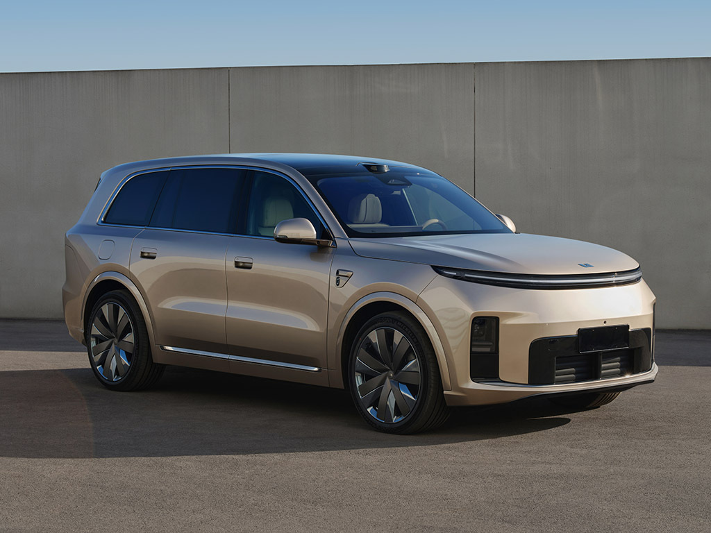 全新一代理想L9申报图，长：5255 宽：2000 高：1810轴距3125 