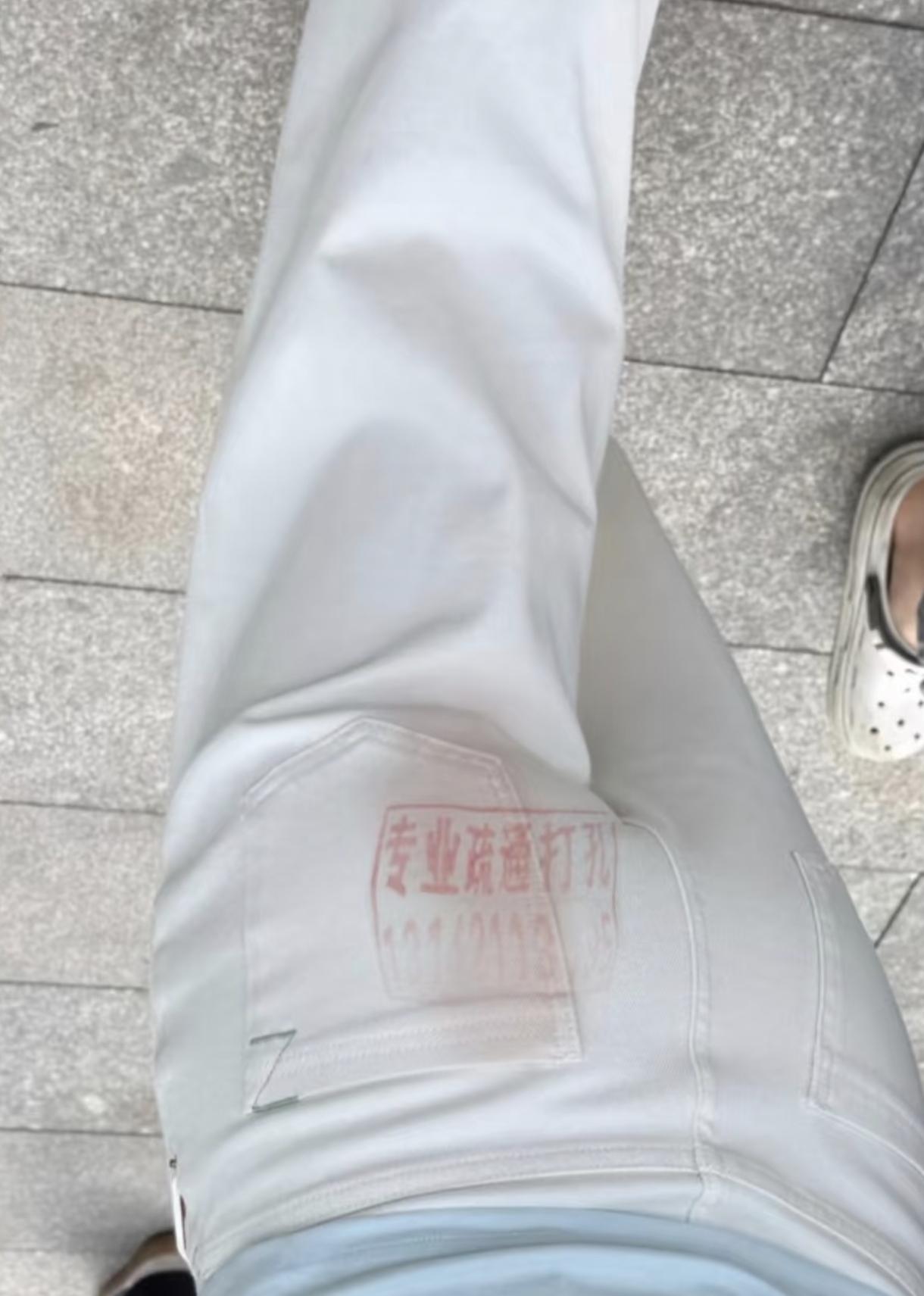 打电话先把人骗过来，然后让他赔钱