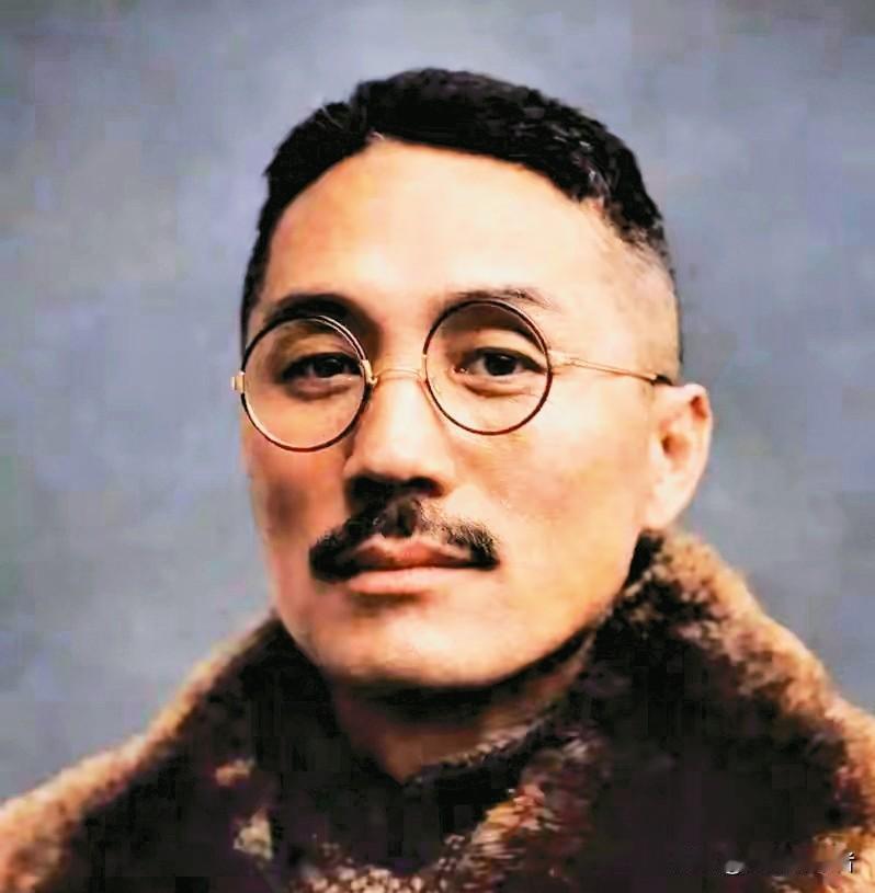 1934年，美女间谍把王亚樵勾引到了床上。岂料就在宽衣解带之时，她竟举起了手枪。