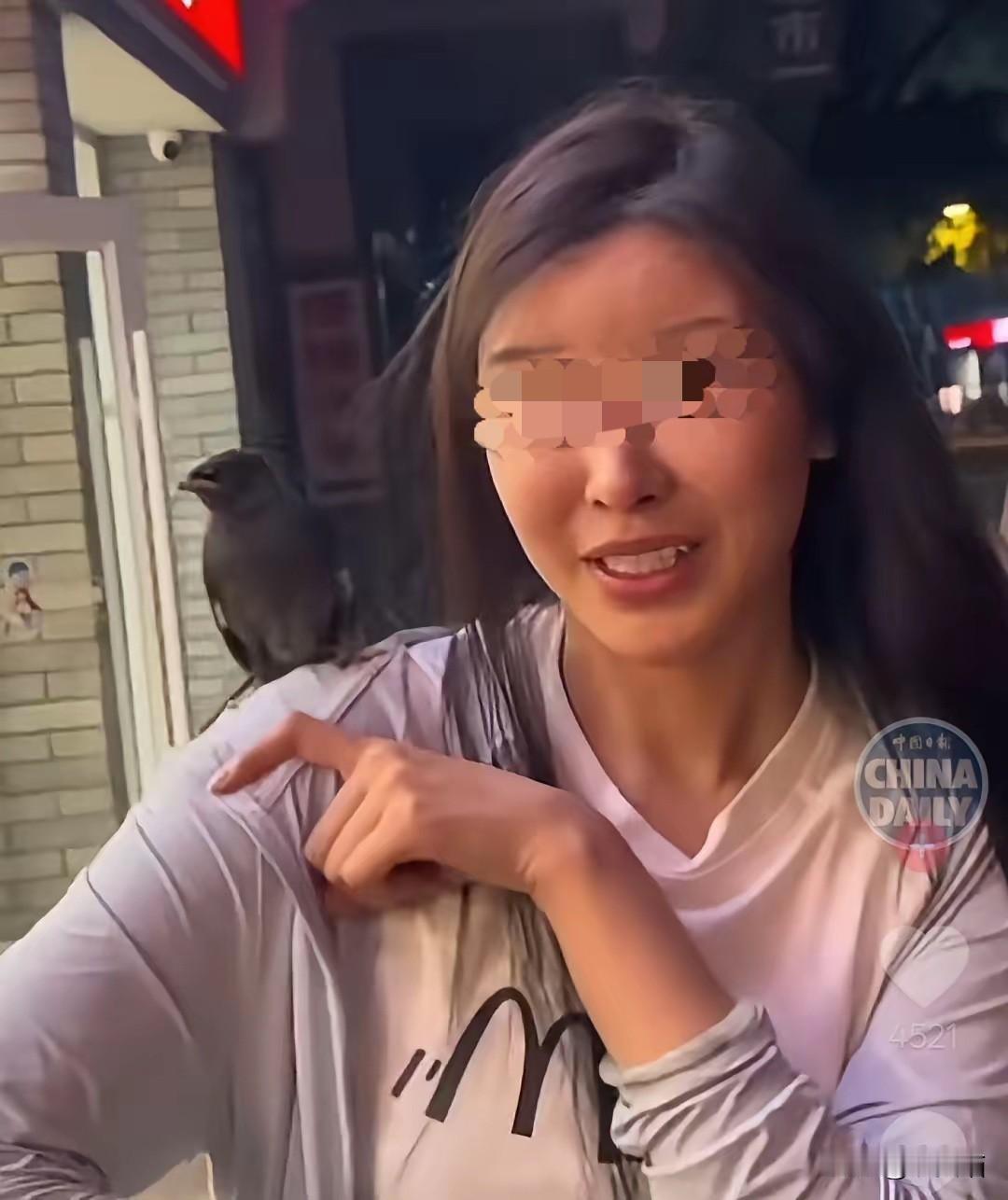 简直太不可思议了！
大自然的缘分有时候真的超出我们的想象。

江西修水一位女子和