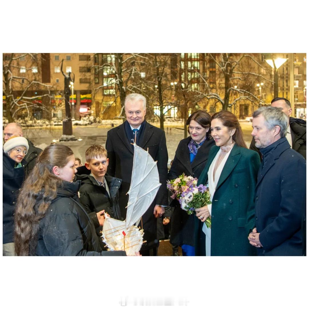 1.29 丹麦国事访问立陶宛，第二天走逛。玛丽大衣来自the fold和harr