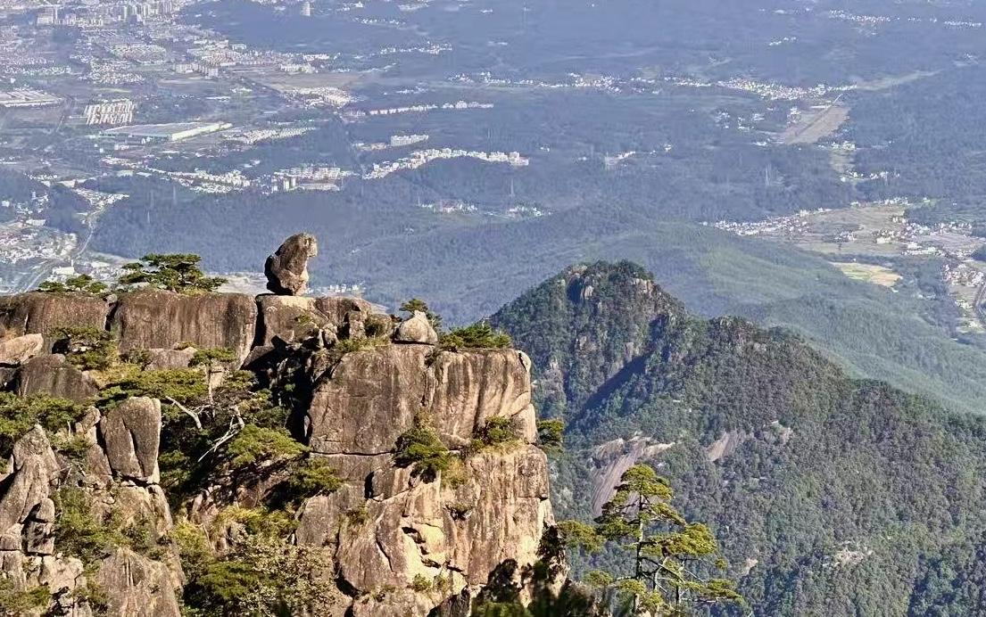 远离人群方可心静，心静才能健康，健康方能长寿。