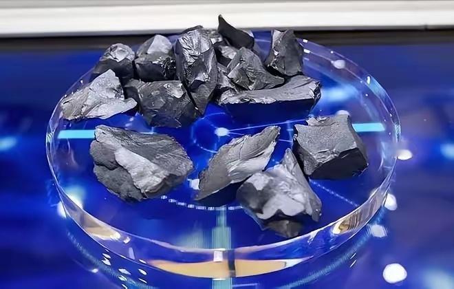 走私稀有金属镓，这不是一般人能干的，绝对是国内有一大批内鬼相互配合把我们国家严控