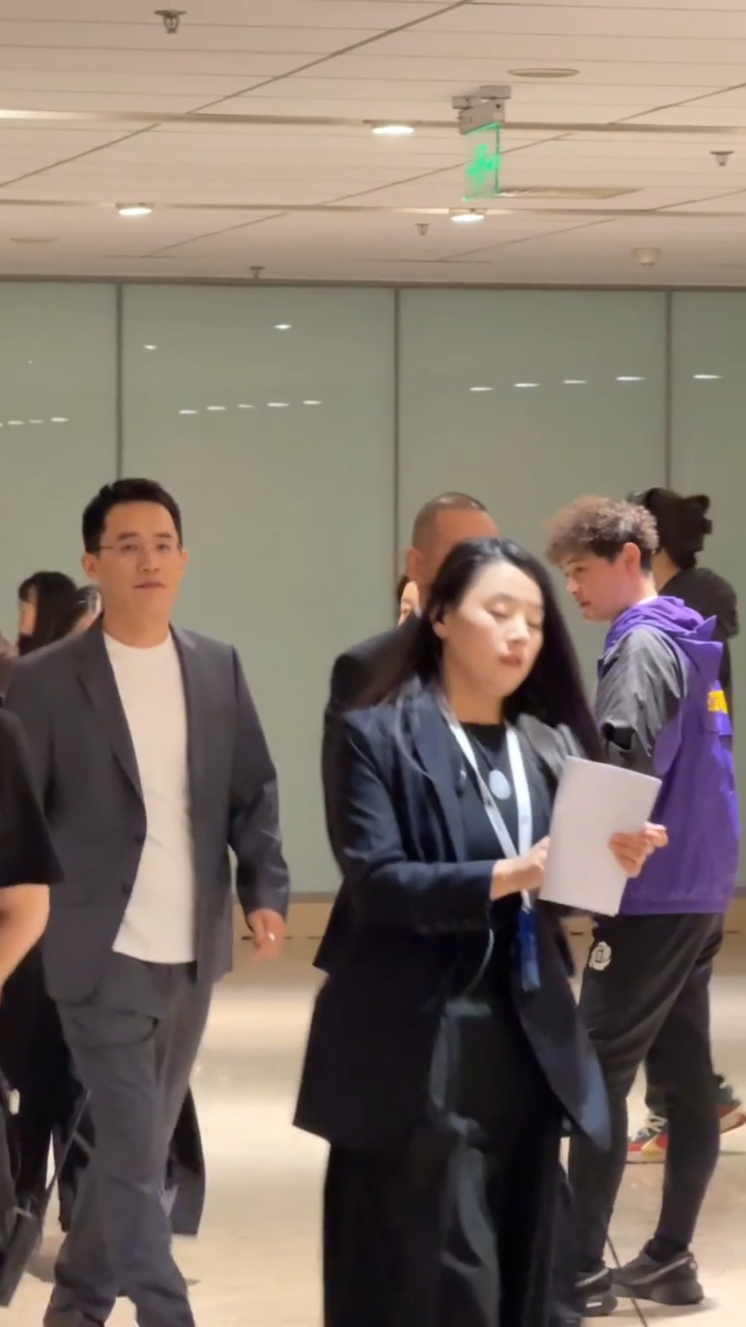 王腾重返发布会舞台王腾亮相北京谈睡眠科技新风口ok啊居然看到王腾Monica同框