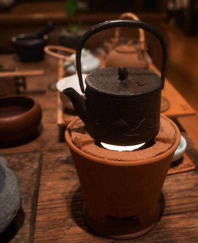 当你尝尽了社会的无情，金钱的压力，爱情的不堪，还有人性的险恶，你终会明白，别人的