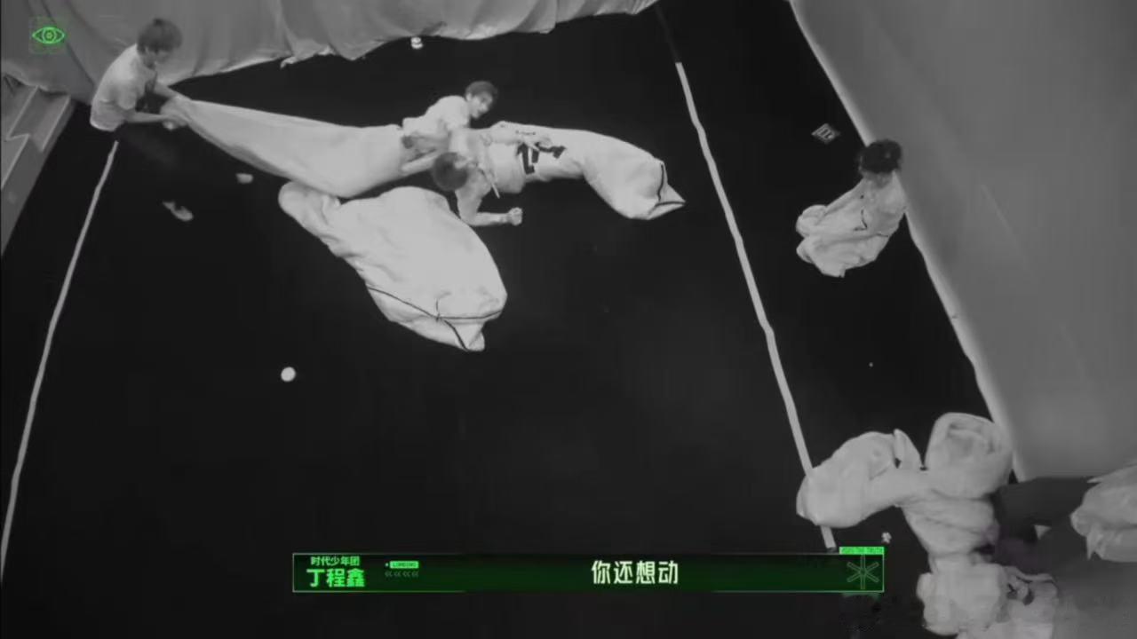 丁程鑫向张凌赫撒娇开始推理吧 丁程鑫全程在线较真游戏规则，主动向张凌赫告状，软乎
