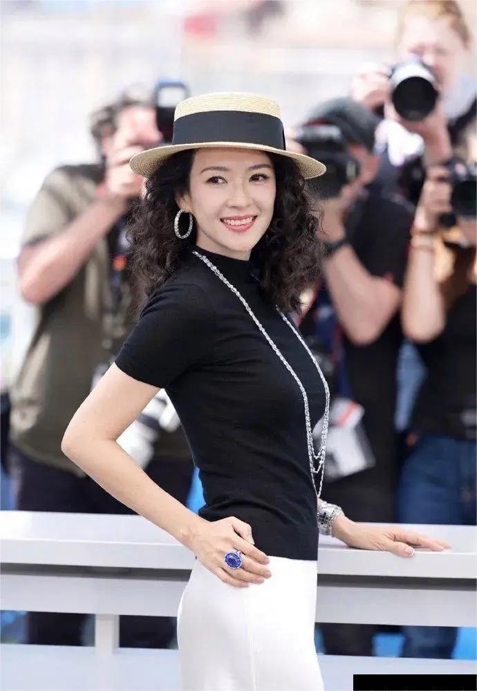 章子怡分享了一段锻炼视频，果然，人在锻炼的时候，根本不会在乎美丑的 ​​​