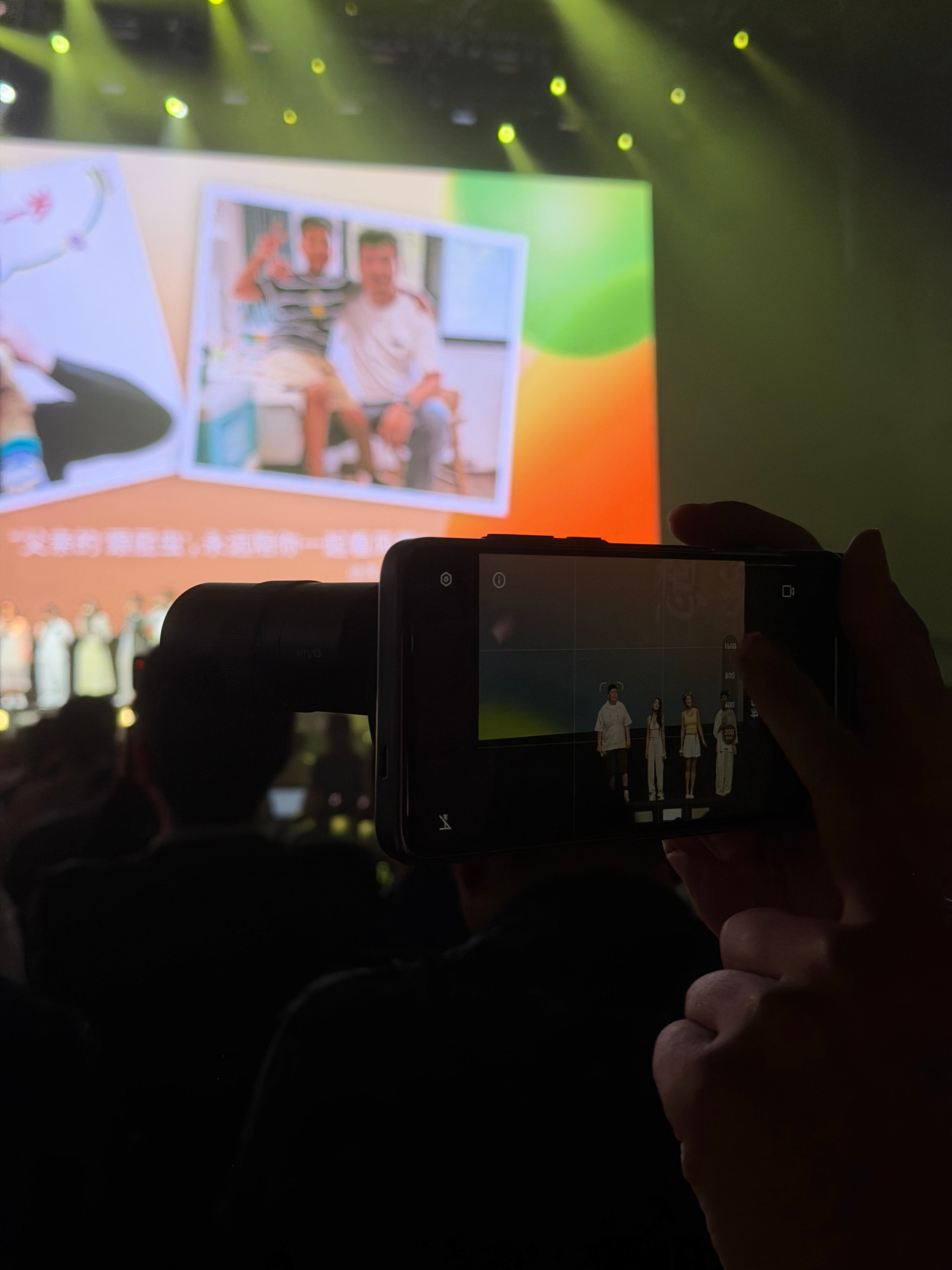 真的，汽车圈的老师们现在数码宝贝属性越来越强了。连 vivo X200 Ultr