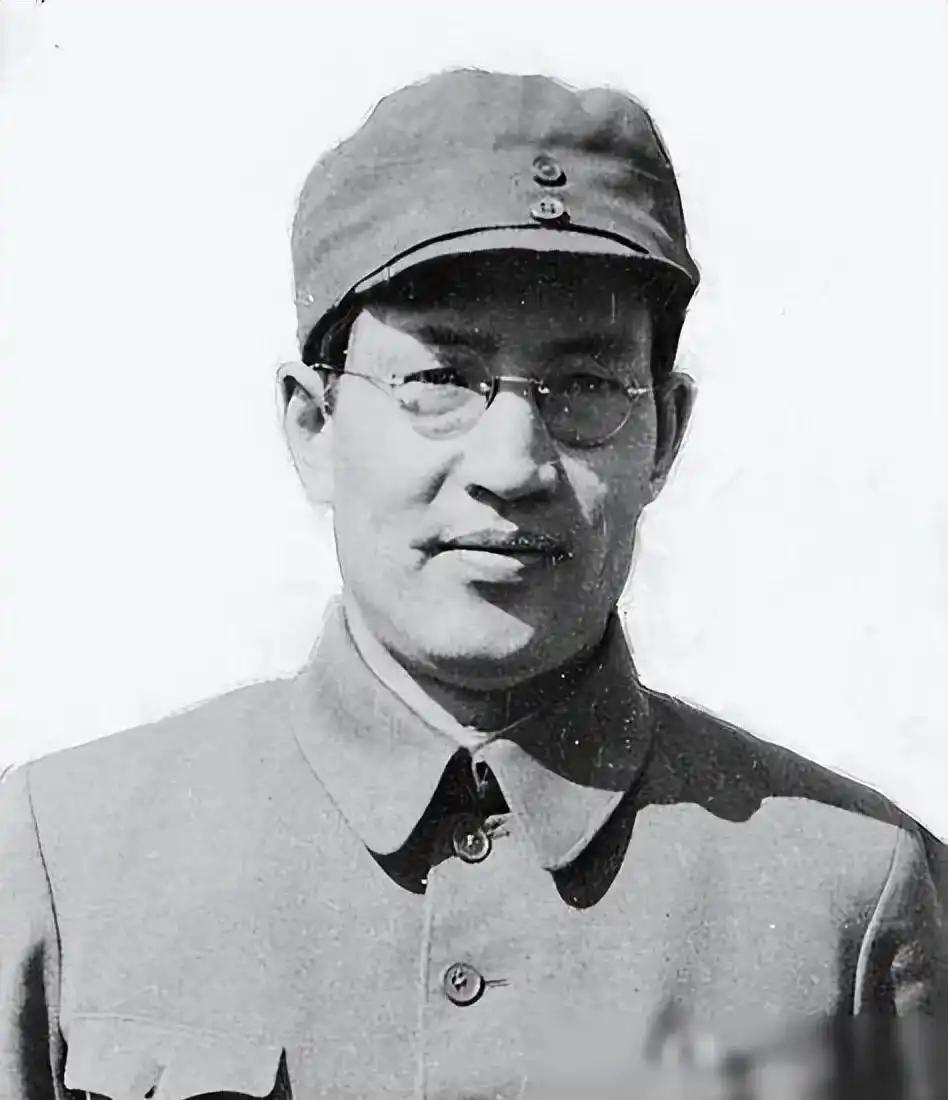 他是我军炮兵奠基人，1948 年牺牲，年仅 43 岁。长女考入哈军工，嫁给开国中