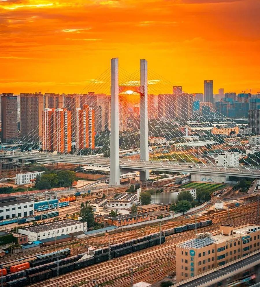 2025年的楼市一定会让你惊奇，3大转变即将到来！
第一、楼市经过几年的剧烈震荡