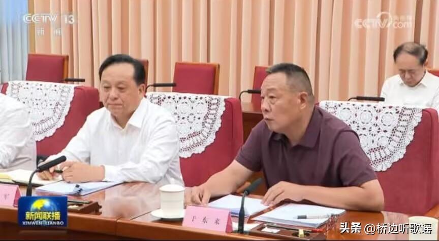 来自上层的肯定，于东来被邀请参加国务院企业家座谈会，毫无疑问胖东来得到了上面的肯
