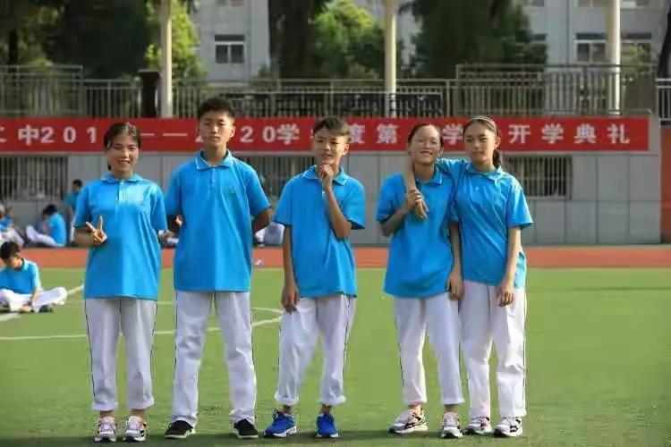 五胞胎兄妹同日参加高考，迎来人生首场大考！
在安徽有这样一个家庭，2006年一个