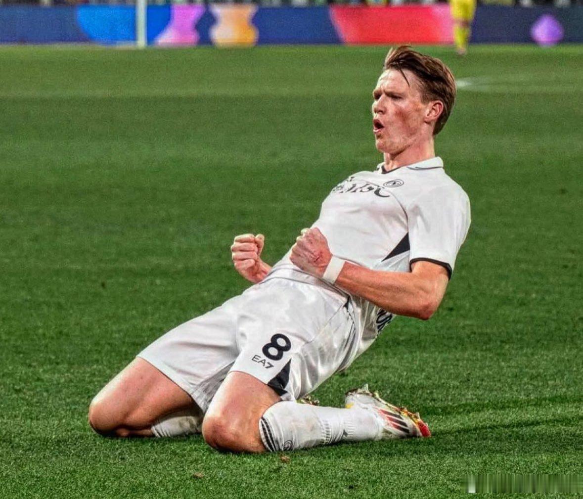 意记斯基拉🚨 最新消息：麦克托米奈与那不勒斯的续约谈判进展顺利。俱乐部已向他提