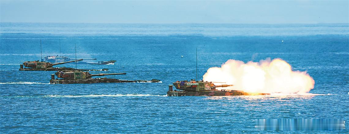 2024年东部战区陆军某旅海上训练，对岸滩目标实施火力打击军事历史全触达
