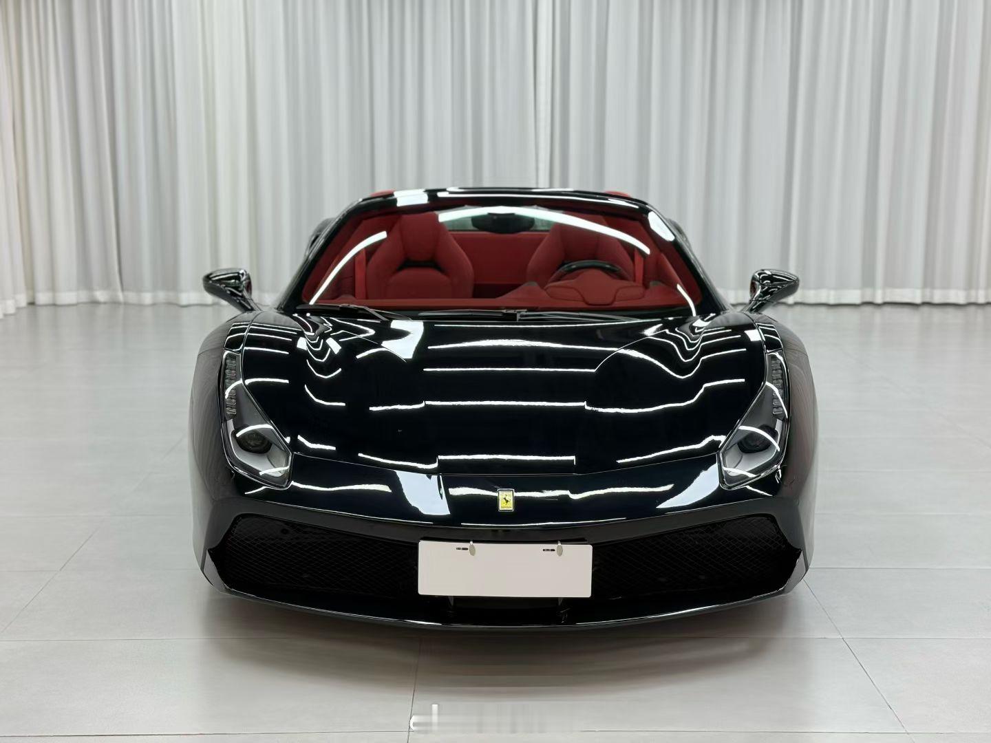 18年7🈷️ 法拉利Ferrari 488 spider白车贴黑膜13000公
