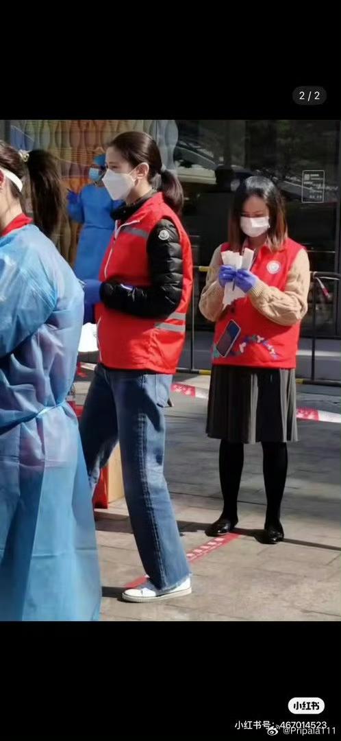 天资真的是很可怕，
港姐真不是普通人能当的。

看到袁咏仪一张全身图，虽然戴着口