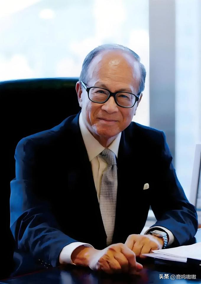 古往今来要说商业神人那非“李嘉诚”莫属，李抛售国内房产，结果内地房企批量死亡，房