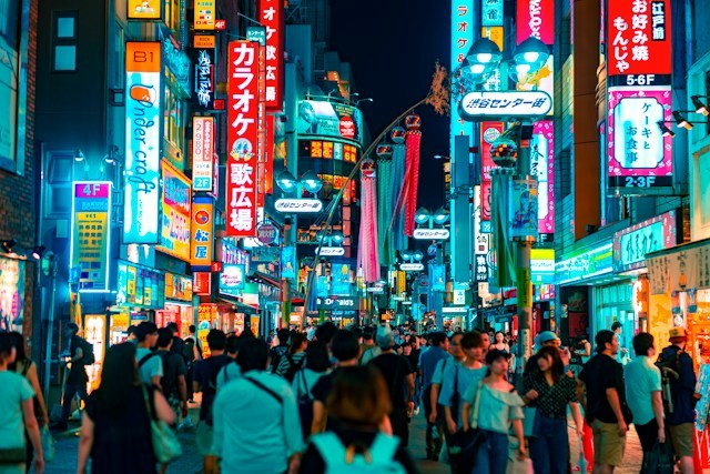 最新人口普查数据显示，日本几乎所有都道府县的老年人口都已超过儿童。日本 2025