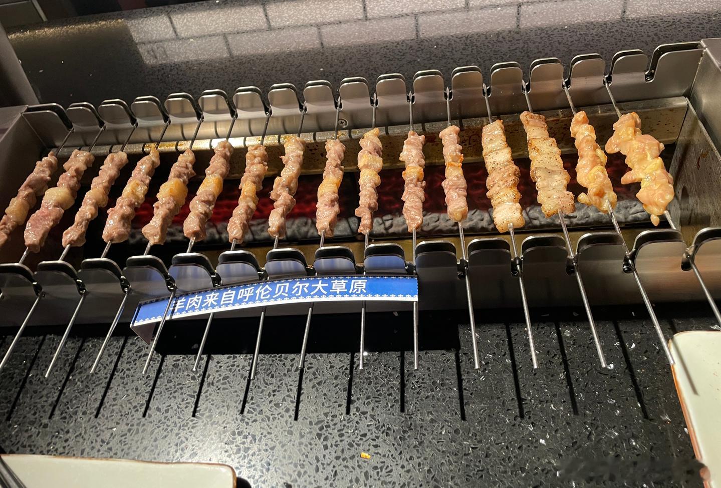 好快乐的三天假期呀❤️周末已经完全好了，带他去买了新的平板，小姐姐还塞了很多赠品