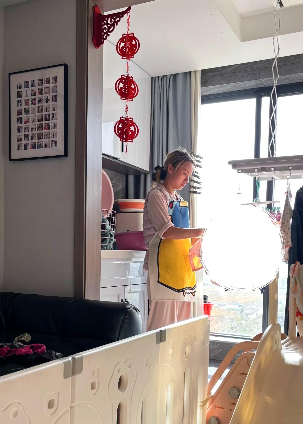 真的越来越搞不懂当妈的人了！
 
我姐，38岁，工资到手五千多，周末陪外甥女去逛