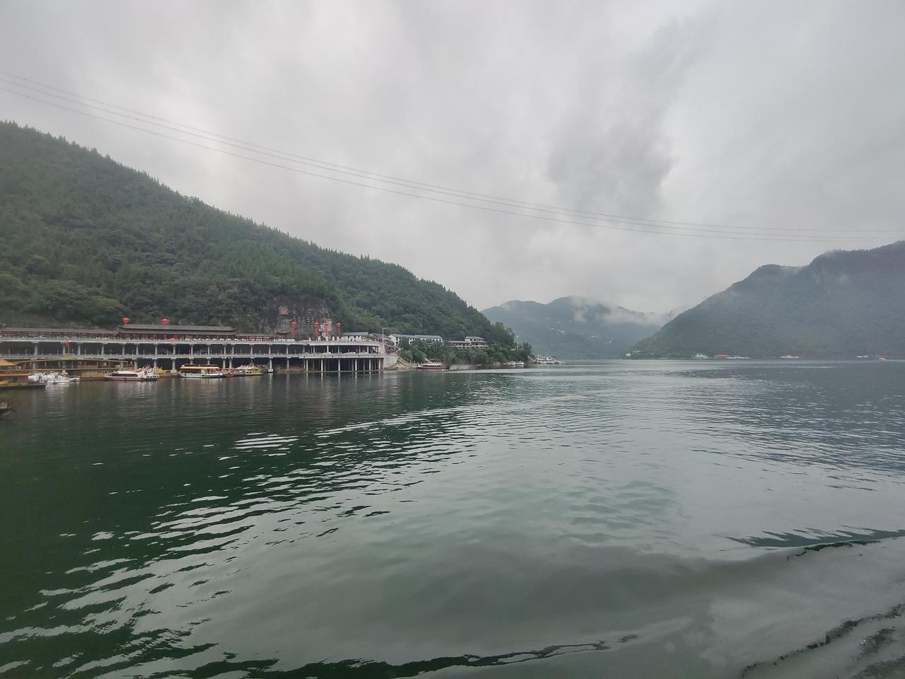 男人要把钱放在自己手里，还是把工资全额上交给老婆
朋友们一起聚餐喝酒时，一位朋友