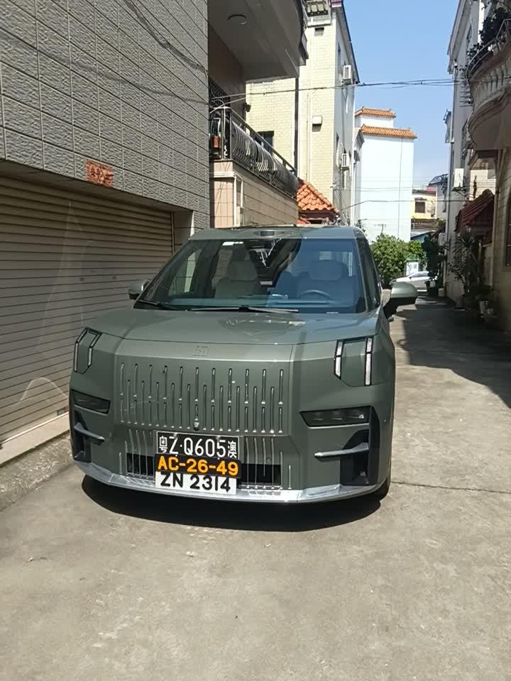 某巷子隐藏着三地牌极氪009