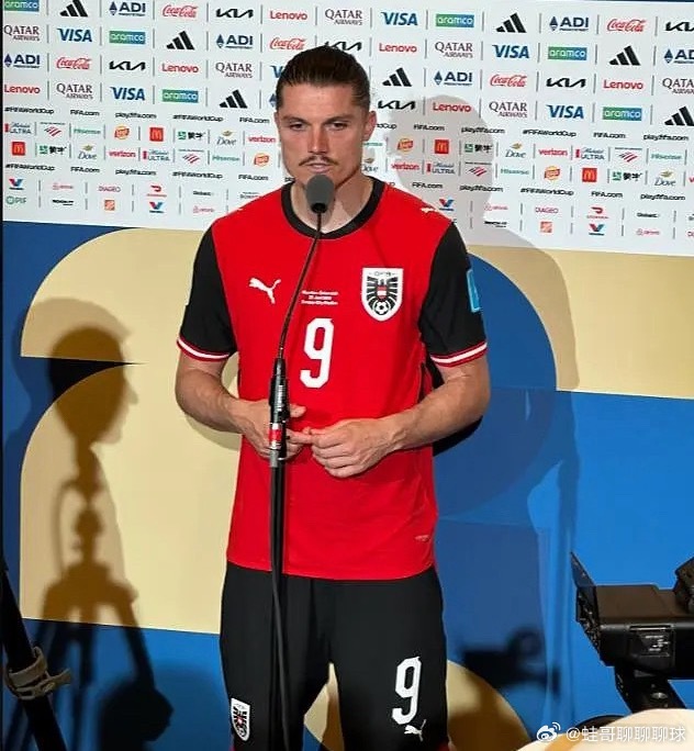 世界杯小组赛最后一轮，在奥地利3-3战平阿尔及利亚、惊险打入世界杯32强后，中场