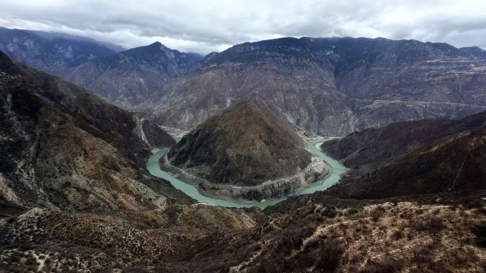 跟着中国国家地理去旅行iCAR和《中国国家地理》的合作真落地了。第一站香格里拉—