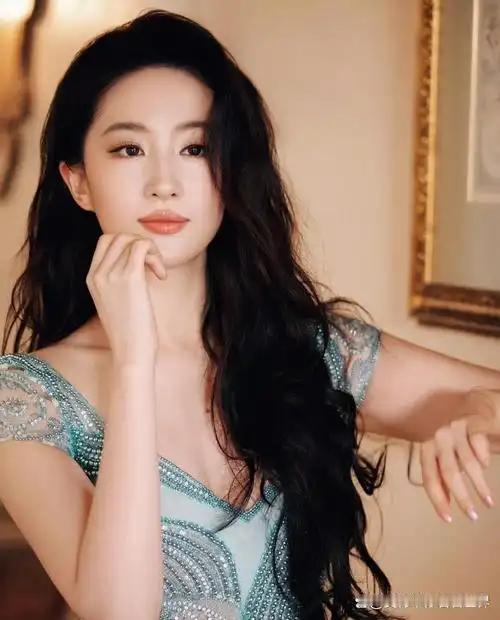 内娱唯一一个不签公司的个体户刘亦菲凭什么能站着把钱赚了？
 
很多人提起她总爱说