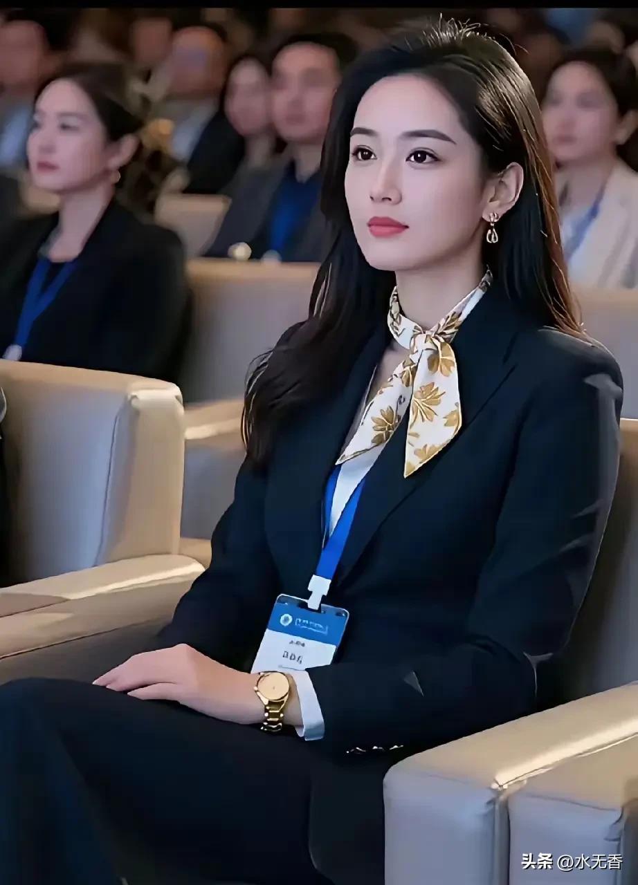 一位社会学者说：
男人追女人的极致智慧，就是拿捏行政小贵妇！行政小贵妇这个群体可