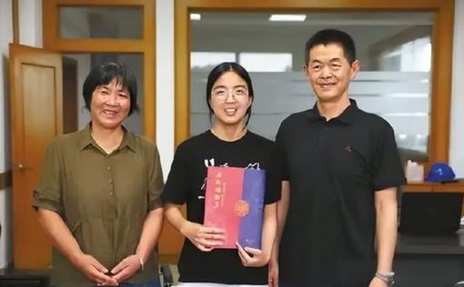 浙江女孩吴玉其，被匿名资助了4年，今年保研复旦。她一直想找到恩人当面说声谢谢，结